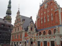Riga: Schwarzhäupterhaus mit Petrikirche