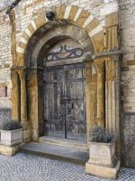 alter Kircheneingang, Innenstadt von Tournus