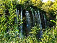 Einer der unzähligen Wasserfälle in Plitvice
