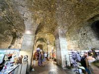 In den Gewölben des Diokletianspalastes in Split