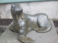 am Eingang des Polarmuseums