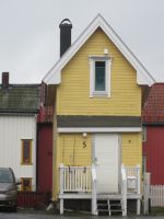 Tromsø: eines der schmalsten und ältesten Häuser 