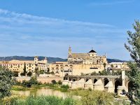 Cordoba - Blick auf römische Brücke und Mezquita.jpg