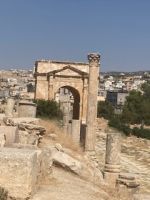 Ausführliche Rundreise im Königreich Jordanien - das Tetrapylon von Gerasa