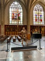 Jan Fabre: Der Mann, der das Kreuz trägt (2018)