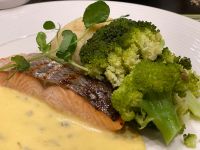 Köstlich: Lachs mit Béarnaise