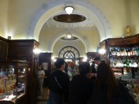 Das Café Gilli ist eins der ersten Häuser am Platz und immer gut besucht.