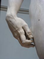 Die Hände sind vielleicht ein bisschen groß.