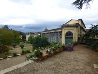 Eines der vielen Gewächshäuser im Park …