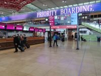 unser Treffpunkt am Berliner Flughafen am Informationsstand, Ebene 1