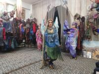 Modenschau im Atelier für Batik und Seidenstoffbemalung von Valentina Romanenko, Samarkand