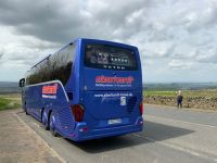 Unser Bus parkt schon in Schottland