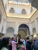 Zahlreich sind die Besucher des Alcázar