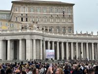 Petersplatz - der Papst wird erwartet 