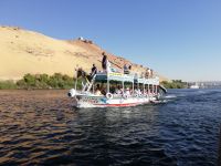 Auch andere Schiffe schippern am Nil