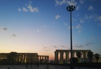 Der Luxor Tempel von der Stadtseite