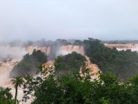 Iguazu Wasserfälle mit Hochwasser
