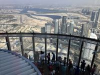 Blick auf die untere Plattform auf dem Burj Khalifa