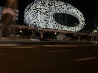 Ankunft in Dubai und Fahrt vorbei am Museum der Zukunft