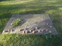 DSCN8414.JPG   Grab Friedrich II.