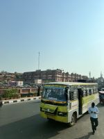 73 Straßen von Indien und indischer Bus (ÖPNV)