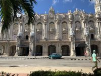 Fassade des Theaters