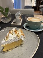 Baiser-Mango-Torte