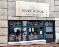 Vor der Sektkellerei in Wismar