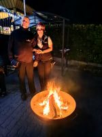 Das Hotel verwöhnt uns mit Glühwein und offenem Feuer