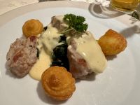 Tag 2 - Schweinemedaillons auf Blattspinat Käsesauce und Herzoginkartoffeln