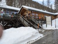 Mitten im Walde gelegen: das Gasthaus Kalkstein
