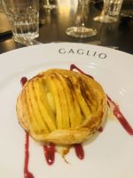 Apfelkuchen im Restaurant Gaglio