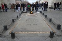 Tag 3, 30.12.2023 Arc de Triomphe, ewige Flamme für den unbekannten Soldaten