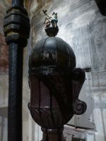 Bei diesem Taufbecken muss man aufpassen, dass das Kind nicht baden geht. 