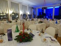 Der schön geschmückte Speisesaal unseres Hotels. Zu Silvester werden über 200 Gäste erwartet.