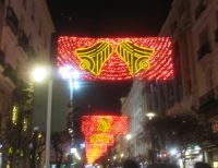 Beleuchtung in der Calle Mayor, Madrid