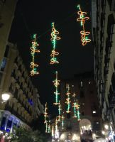 Weihnachtliche Beleuchtung in der Calle Cuchilleros, Madrid