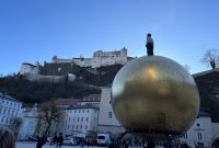 Am Kapuzinerplatz mit Blick auf die Festung