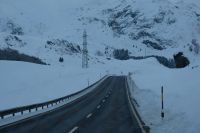 Auf dem Julierpass war der Parkplatz zugeschneit