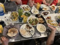 Dubai, Schlemmen beim Abendessen mit Blick auf den Burj Khalifa