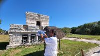Kreuzfahrt Karibik - Reiseleiter Jano in der Maya-Stadt Tulum, Mexiko