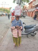 Straßenhändlerin in Jaipur, Rajesthan - Indien