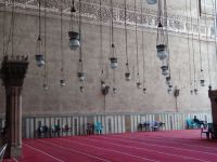 Kairo, Sultan-Hassan-Moschee, der Hauptliwan mit umlaufenden Fries in kufischen Buchstaben