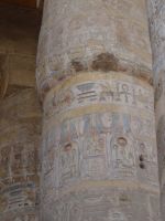 Luxor, Karnak-Tempel, wie haben sie früher vor Farben gestrahlt. 