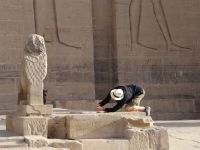 Assuan, Isis-Heiligtum, das besondere Fotomotiv verlangt einen besonderen Einsatz.