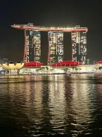 Die Lichtershow vor dem Marina Bay Sands Hotel