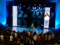 Terri Green Vorfuehrung mit wenig Audienz