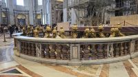 Papstaltar im Petersdom
