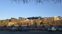 Spaziergang am Tiber mit Blick zum Aventin