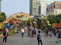 Platz in Saigon, mit größtem Drachen